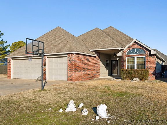 3rd image of 112 E Granger Pl