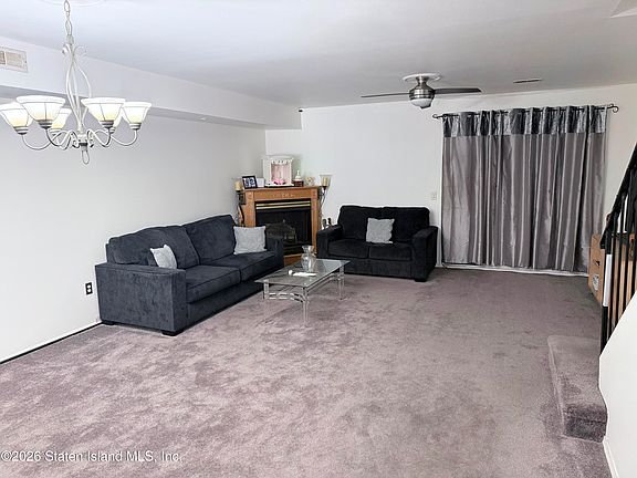 4th image of 32 Adrianne Ln