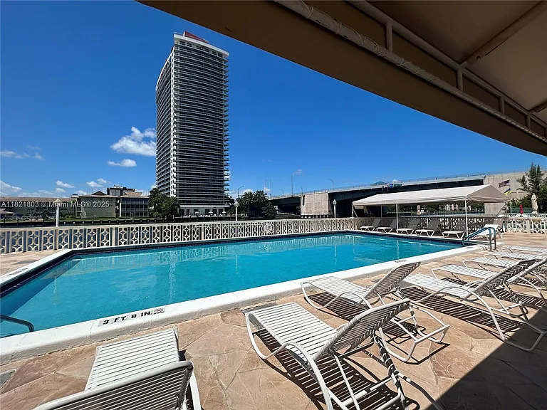 1825 S Ocean Dr #100 — Photo 12