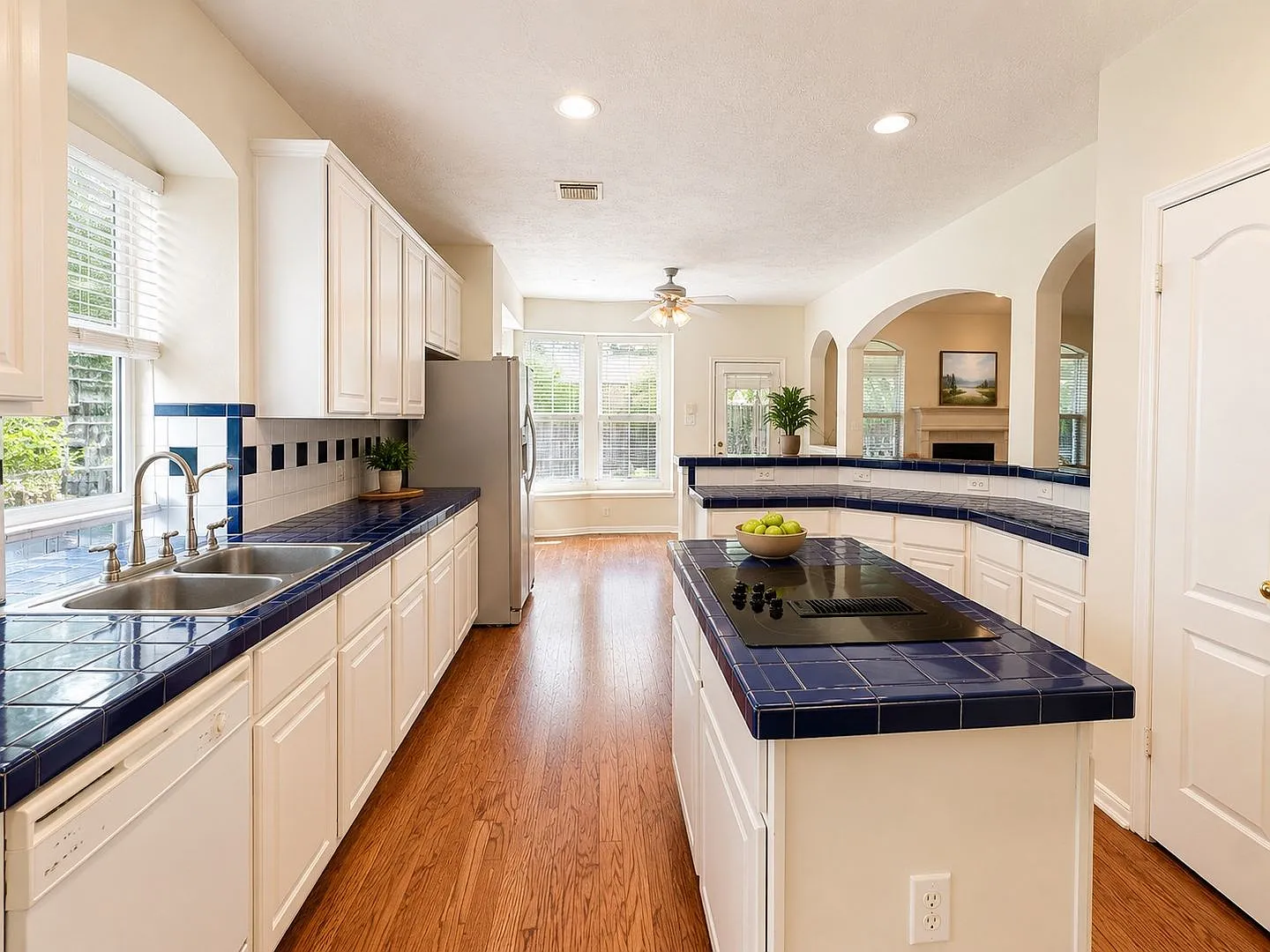 Beautiful 4-Bedroom Home Near I-10 & Energy Corridor — Photo 2