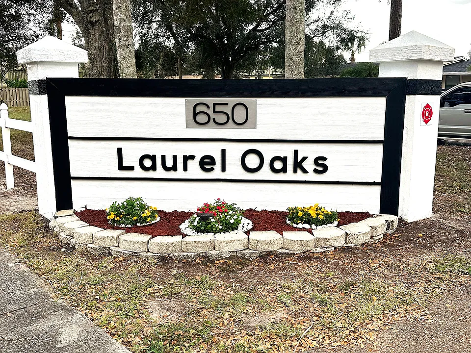 Laurel Oaks