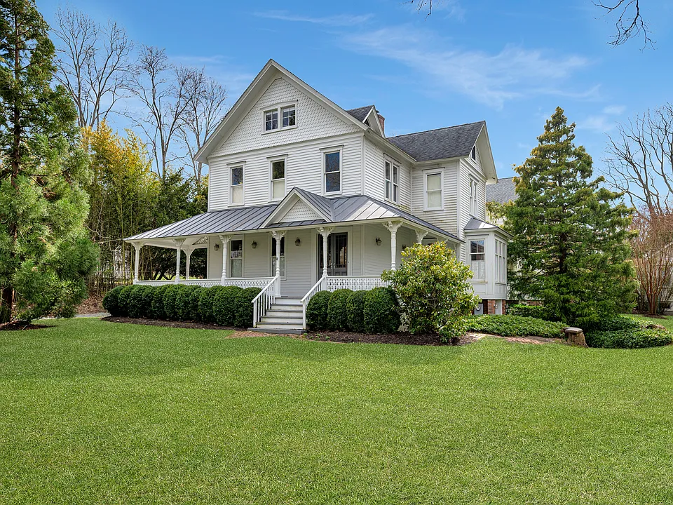 116 Bay St