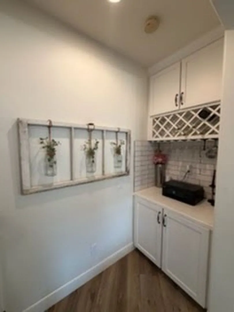 Spacious 4 Bedroom Home with Outdoor Entertaining Space — Photo 4