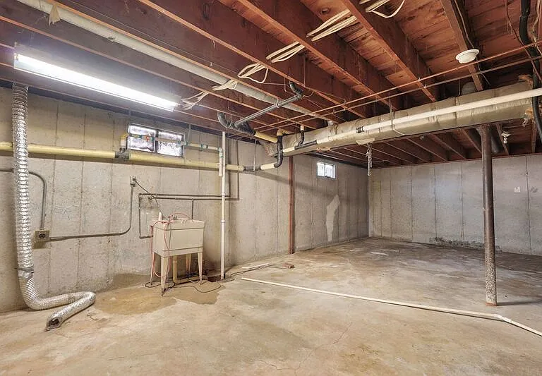 2556 W Cardinal St — Photo 18