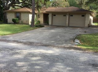 106 W Acorn Dr, Victoria, TX 77905