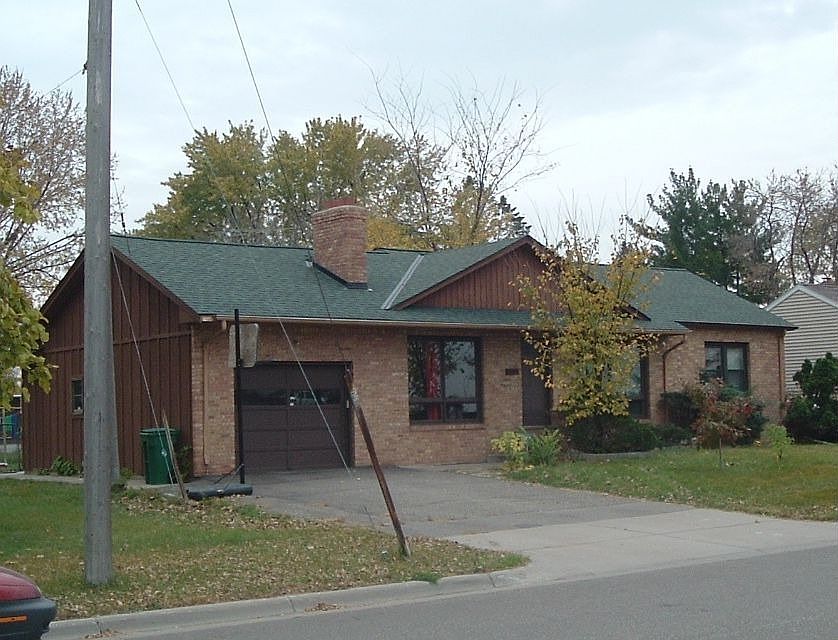 Classic full brick front.