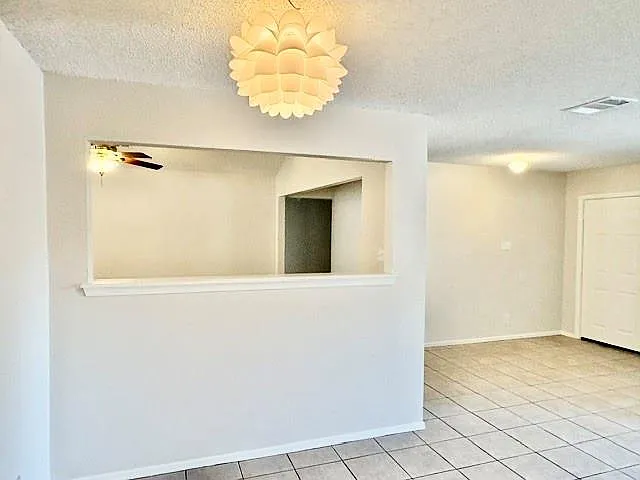 4 bed, 2.0 bath, 1915 sqft, $2,650 — Photo 4