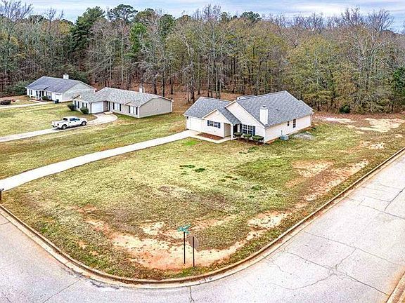 3rd image of 209 Country Meadows Cir