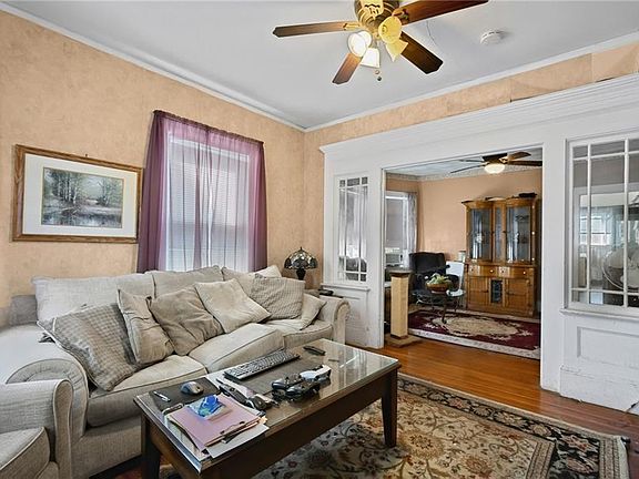 2nd image of 574 Smith St