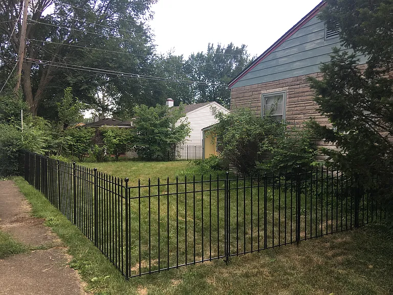 701 E Fairlawn Dr — Photo 18
