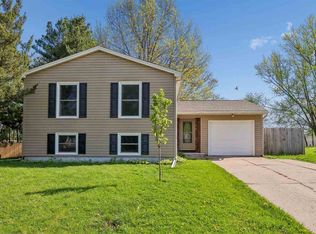 230 Heritage Dr, North Liberty, IA 52317