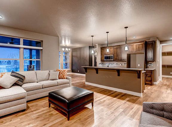 3rd image of 2087 Vineyard Dr
