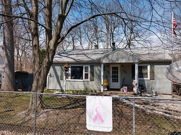 2nd image of 338 Robertson Ave