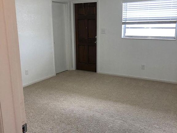 5th image of 105 SW 10th St APT 3