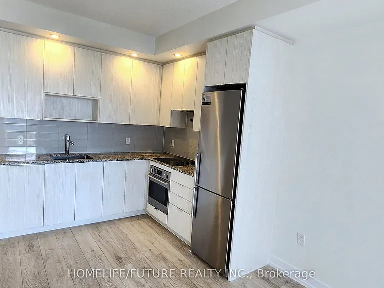 225 Village Green Sq #2805 — Photo 5