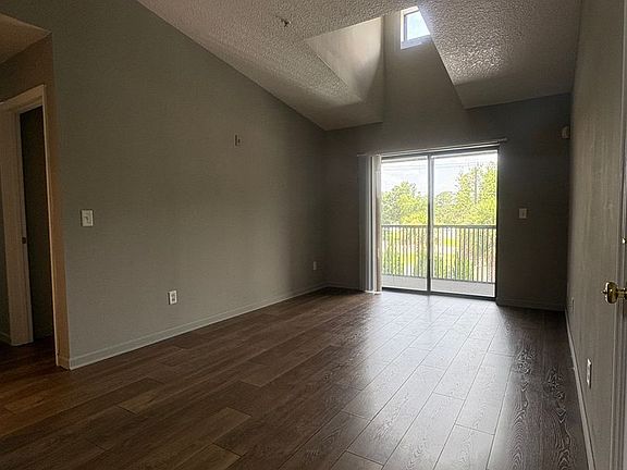 2nd image of 1132 S Pine Ridge Cir #108
