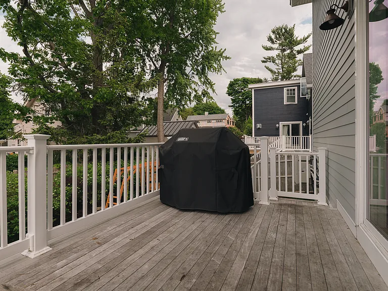 Back Deck w/ Grill