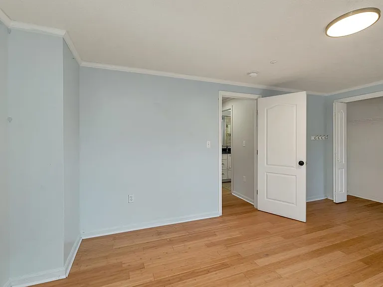 32 Suffolk Ct — Photo 16