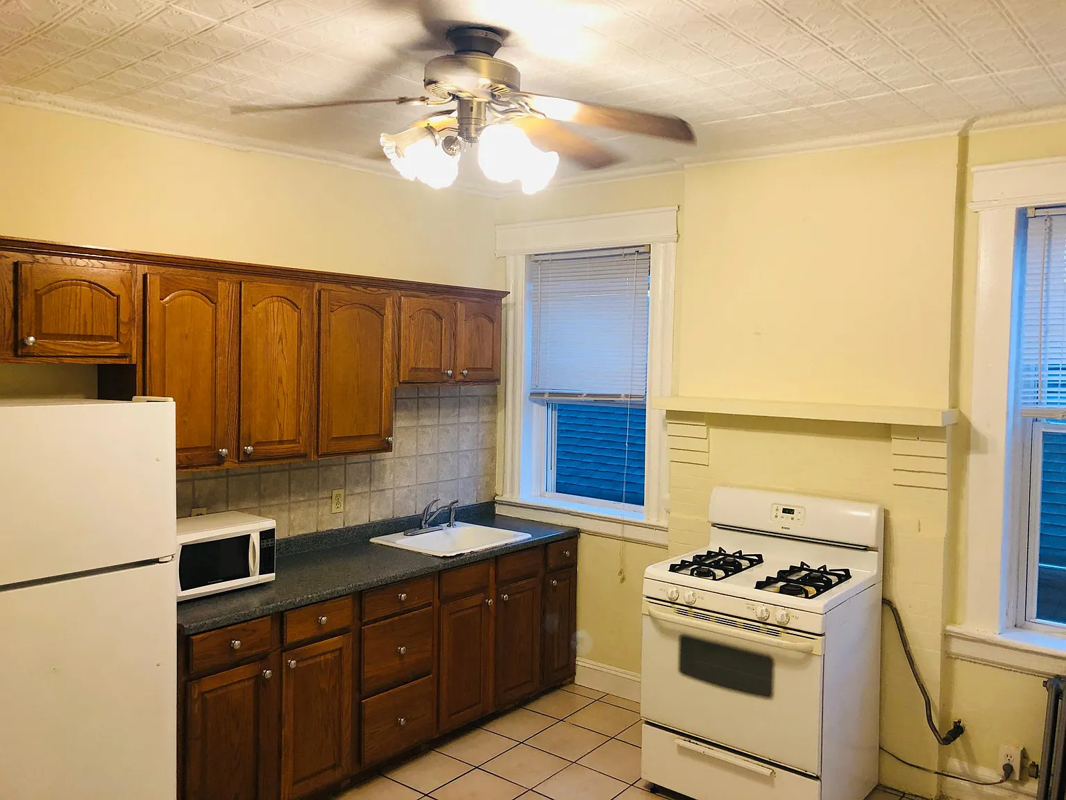 1 bed, 700 sqft, $1,700 — Photo 2