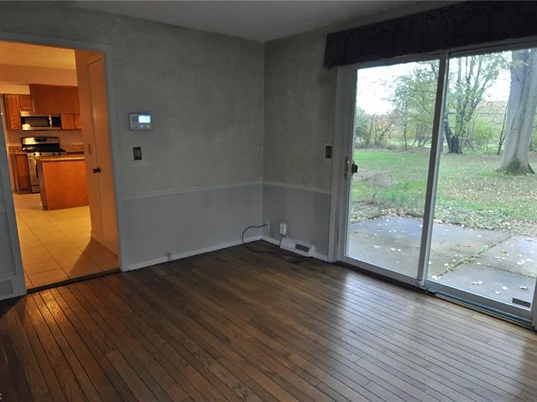340 Plymouth Dr — Photo 13