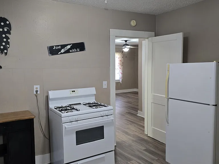 813 S Rogers St — Photo 18