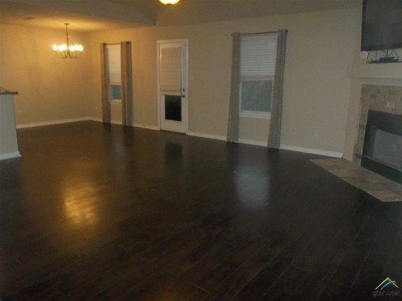 3rd image of 1114 E Park Dr