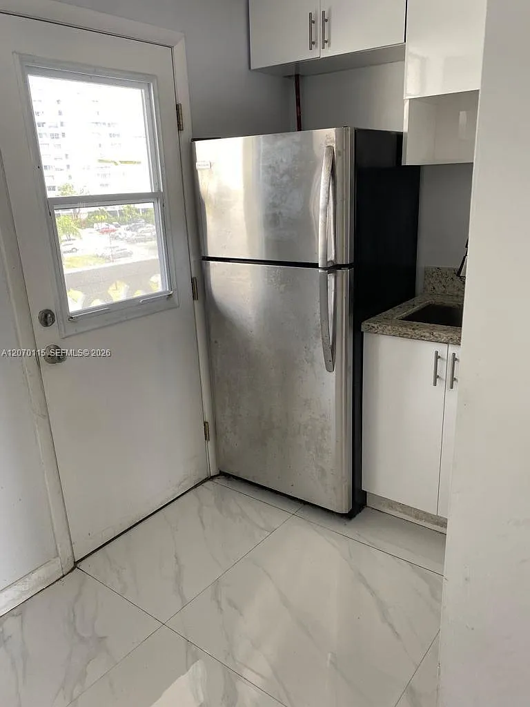 2859 Leonard Dr — Photo 4
