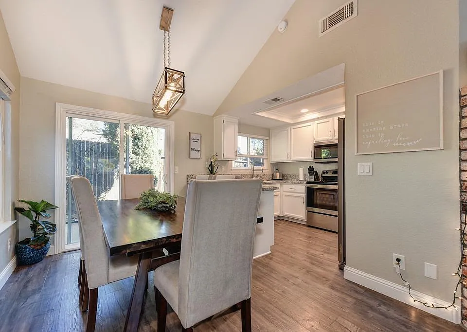 8313 Crossoak Way