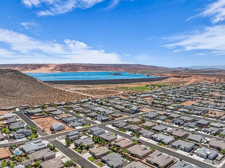 2792 S 3250 W — Photo 46