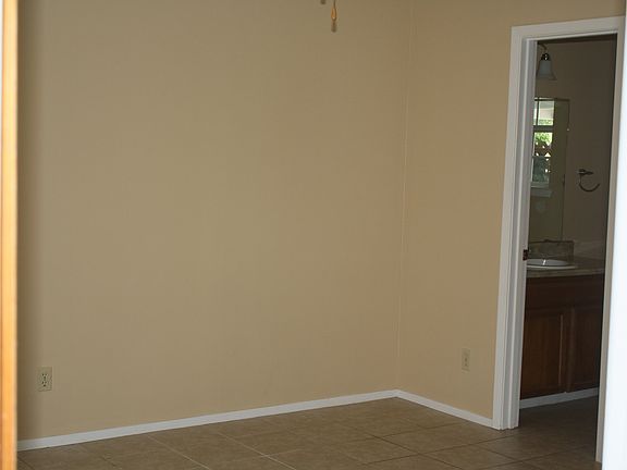 5th image of 909 Todd Ln