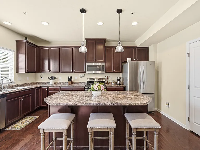 601 Pointe View Dr — Photo 33