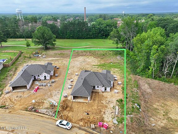 5th image of 643 Westfield Dr