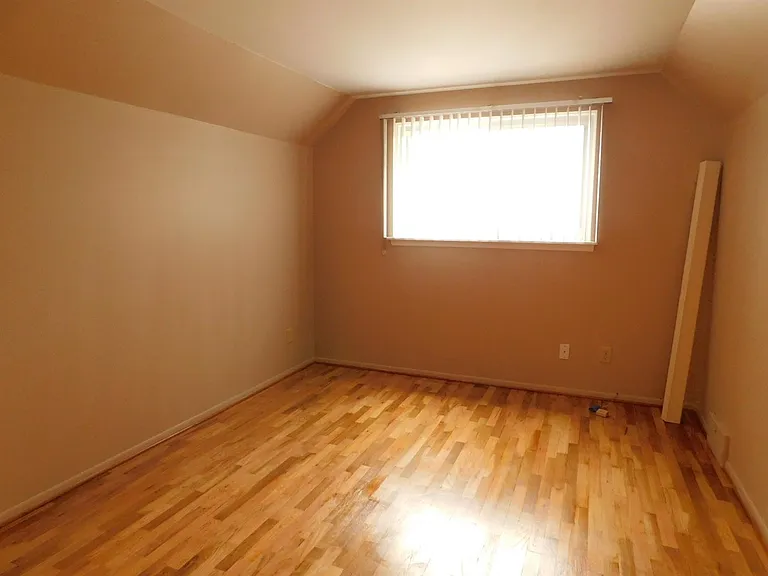 2831 Marshall St — Photo 9