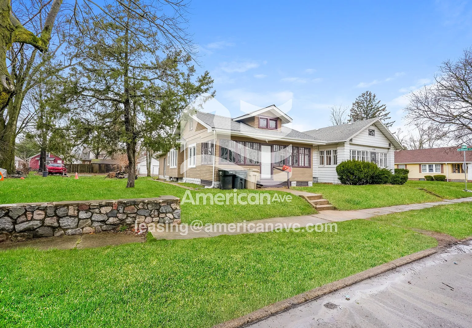 3 bed, 1.0 bath, 1152 sqft, $1,029 — Photo 2