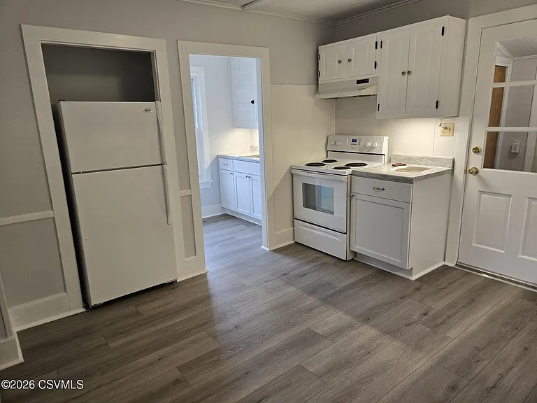 468 Railroad St — Photo 7