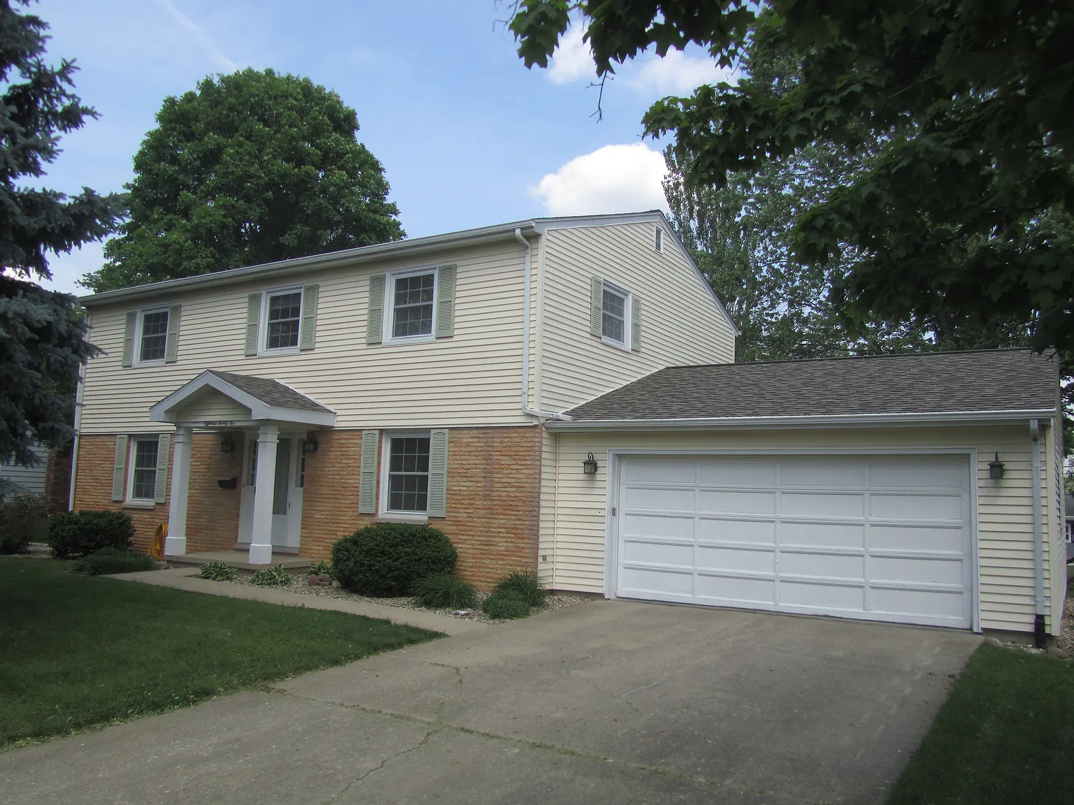 1825 Reynolds Dr photo 1