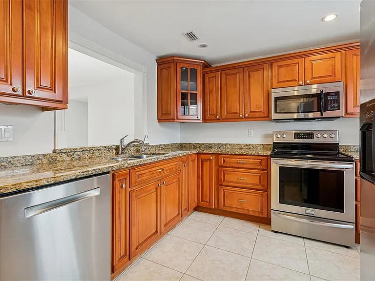 10375 Carrollwood Ln #332 — Photo 6