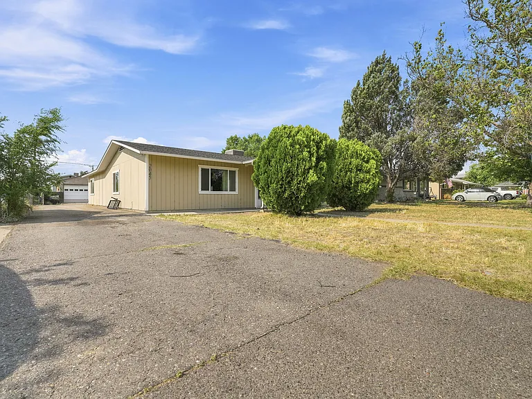 2045 Gunnison Ave — Photo 3