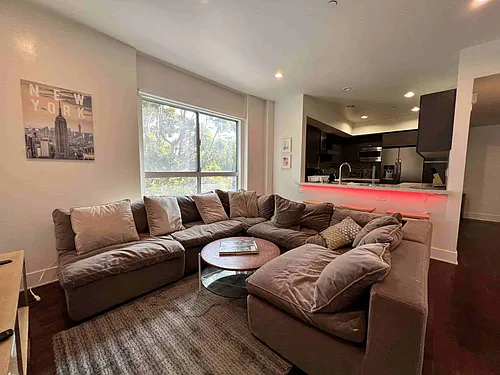 1747 N La Brea Ave Photo 1