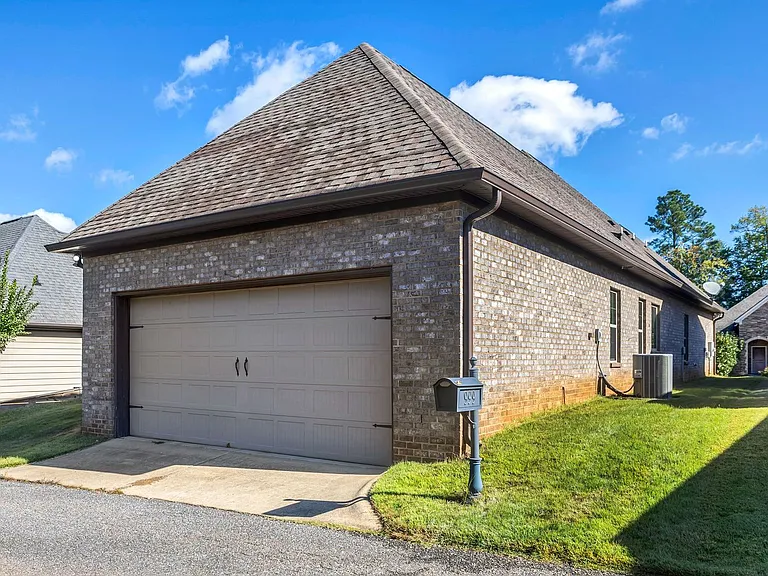 999 Starr Ct — Photo 31