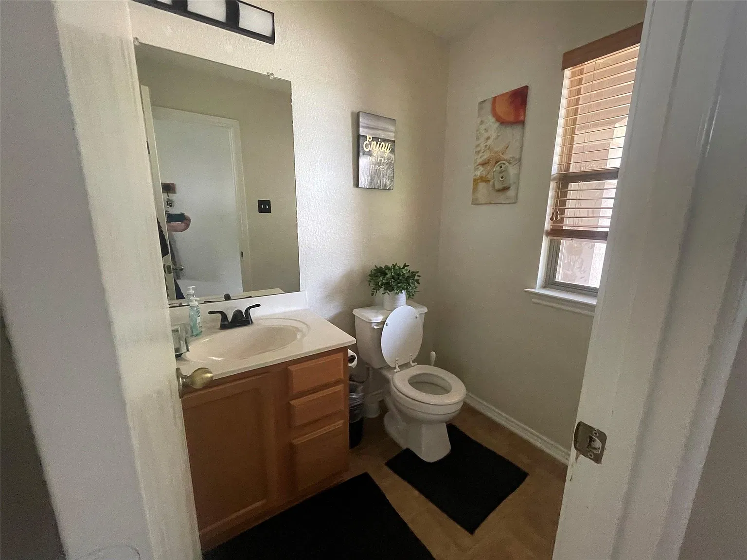 3 bed, 2.5 bath, 1665 sqft, $1,695 — Photo 3