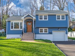 107 Knolls Rd, Bloomingdale, NJ 07403