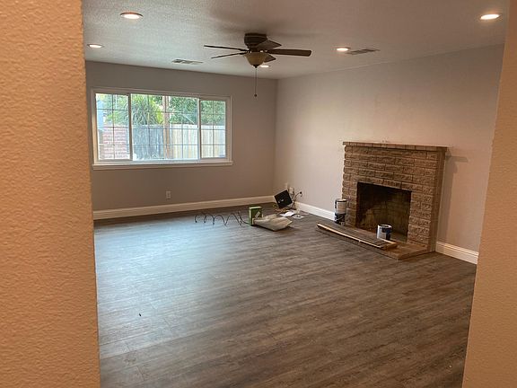 3rd image of 4938 E Carmen Ave