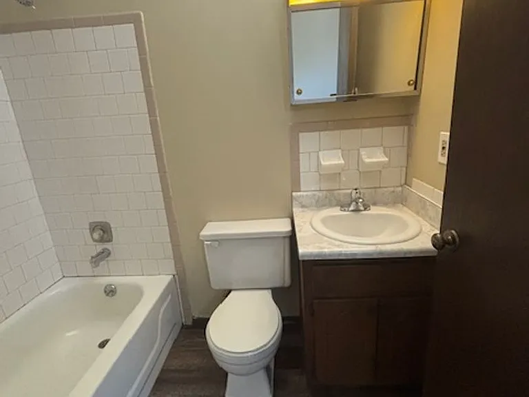 100 Governors Ct — Photo 4