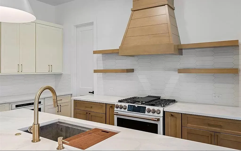 4 bed, 3092 sqft, $5,000 — Photo 2