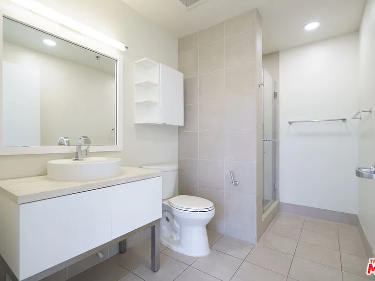 1100 S Hope St #716 — Photo 23