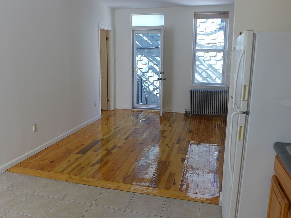1st image of 256 3rd Ave APT 1R