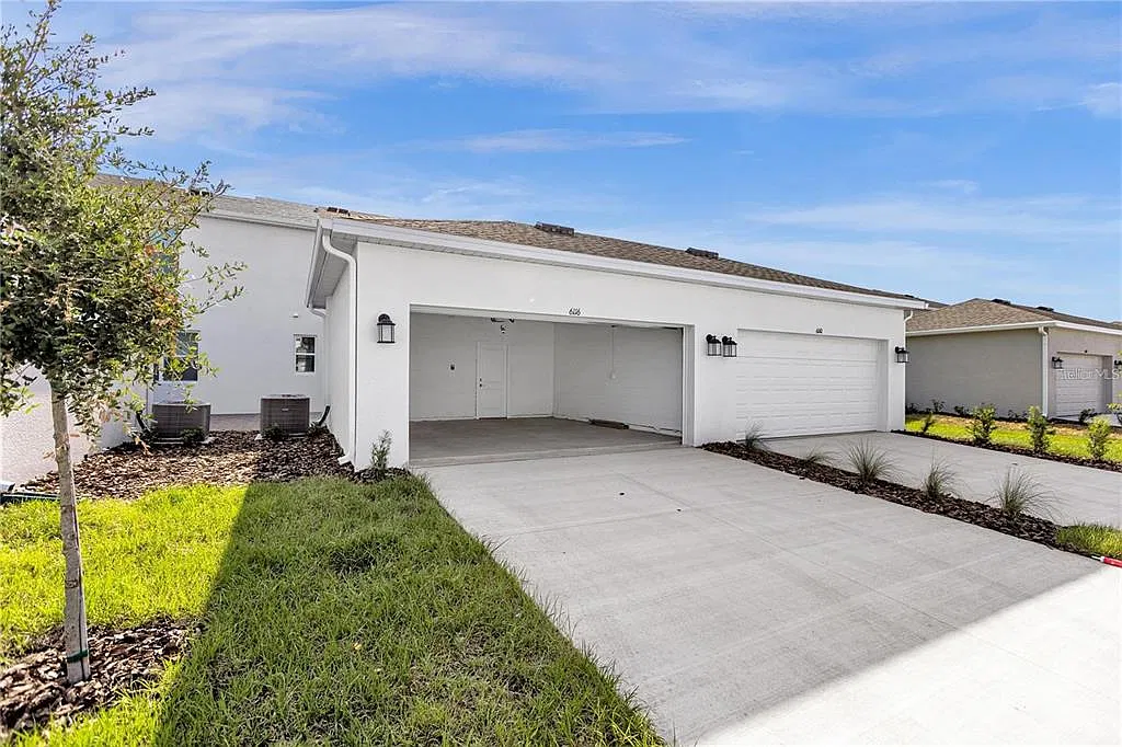 3 bed, 2.5 bath, 1620 sqft, $2,400 — Photo 3