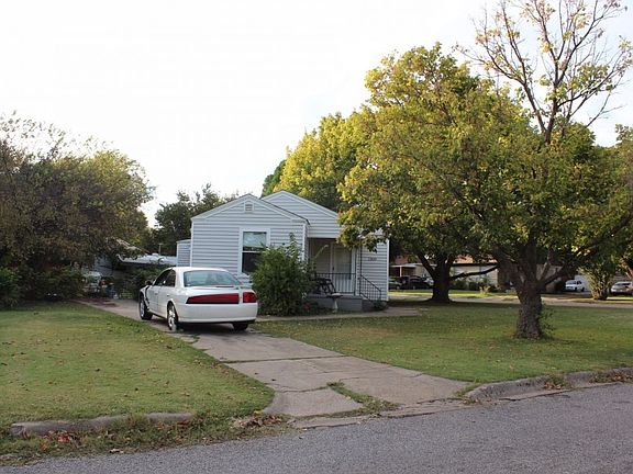3rd image of 1309 Greenbrier Dr