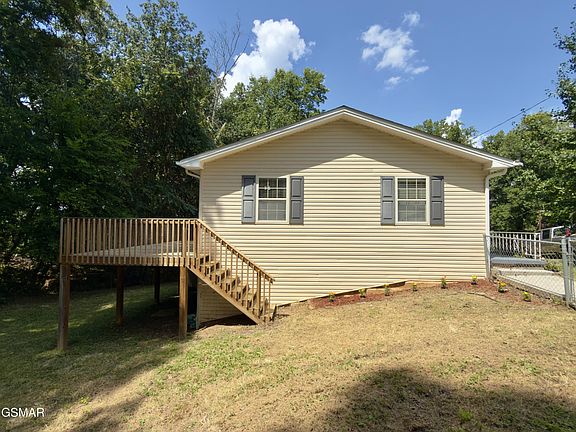 3rd image of 536 Valley View Dr